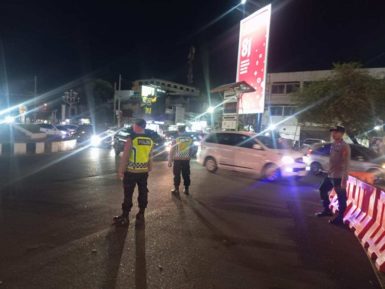 Giatkan Strong Point Malam Weekend, Polresta Banda Aceh Turunkan Personel ke Jalan Raya - Tribratanews Polresta Banda Aceh