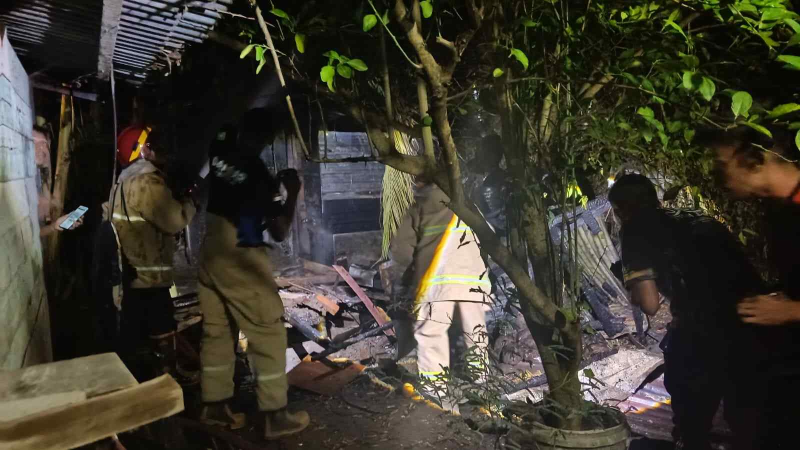 Rumah Panggung Kayu di Lamklat Aceh Besar Terbakar, Kerugian Diperkirakan Rp15 Juta, Polisi Cari Penyebabnya - Tribratanews Polresta Banda Aceh