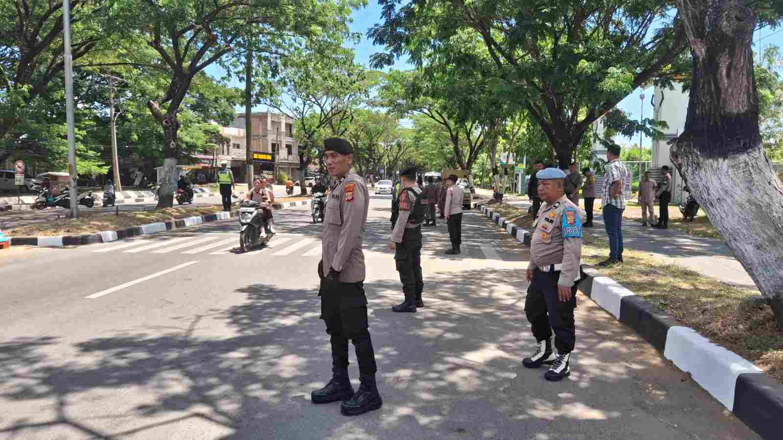 Propam Polresta Banda Aceh Pantau Pelaksanaan Strong Point dan Pengaturan Lalu Lintas - Tribratanews Polresta Banda Aceh