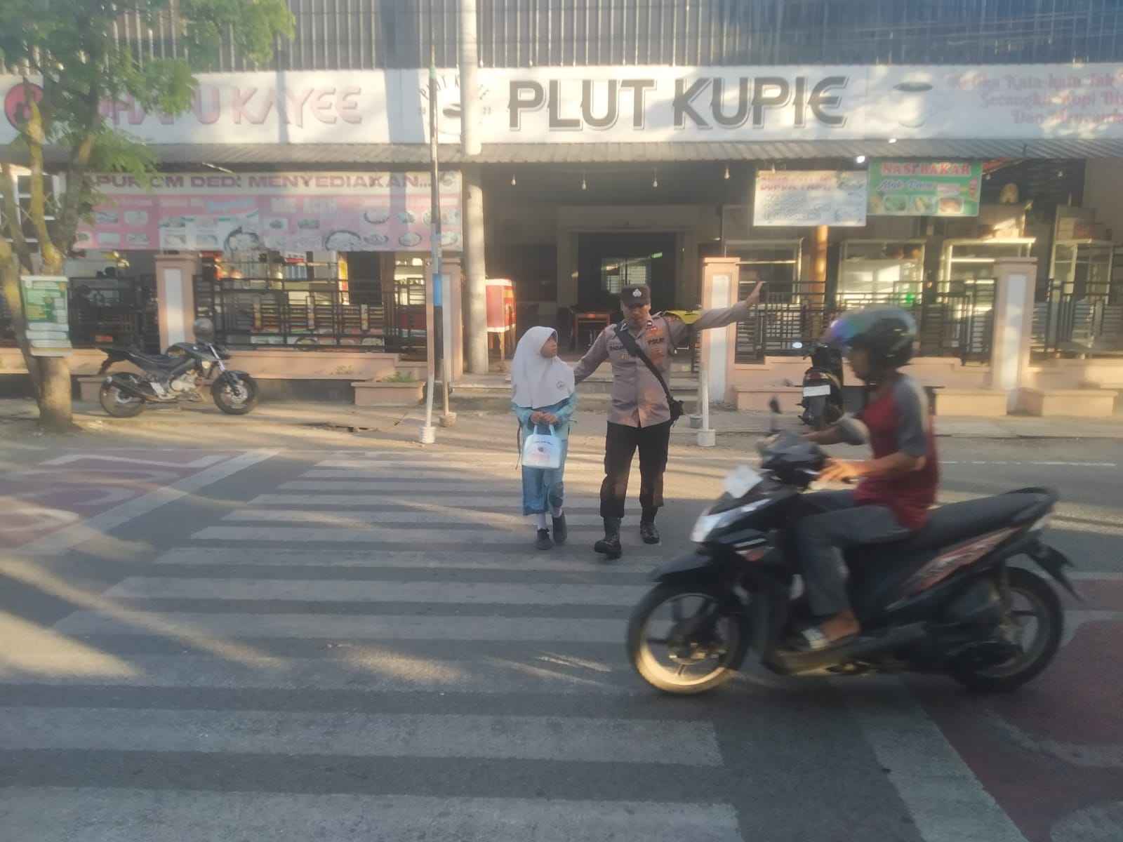 Polisi di Banda Aceh Seberangi Pelajar saat Strong Point, Ini Tujuannya