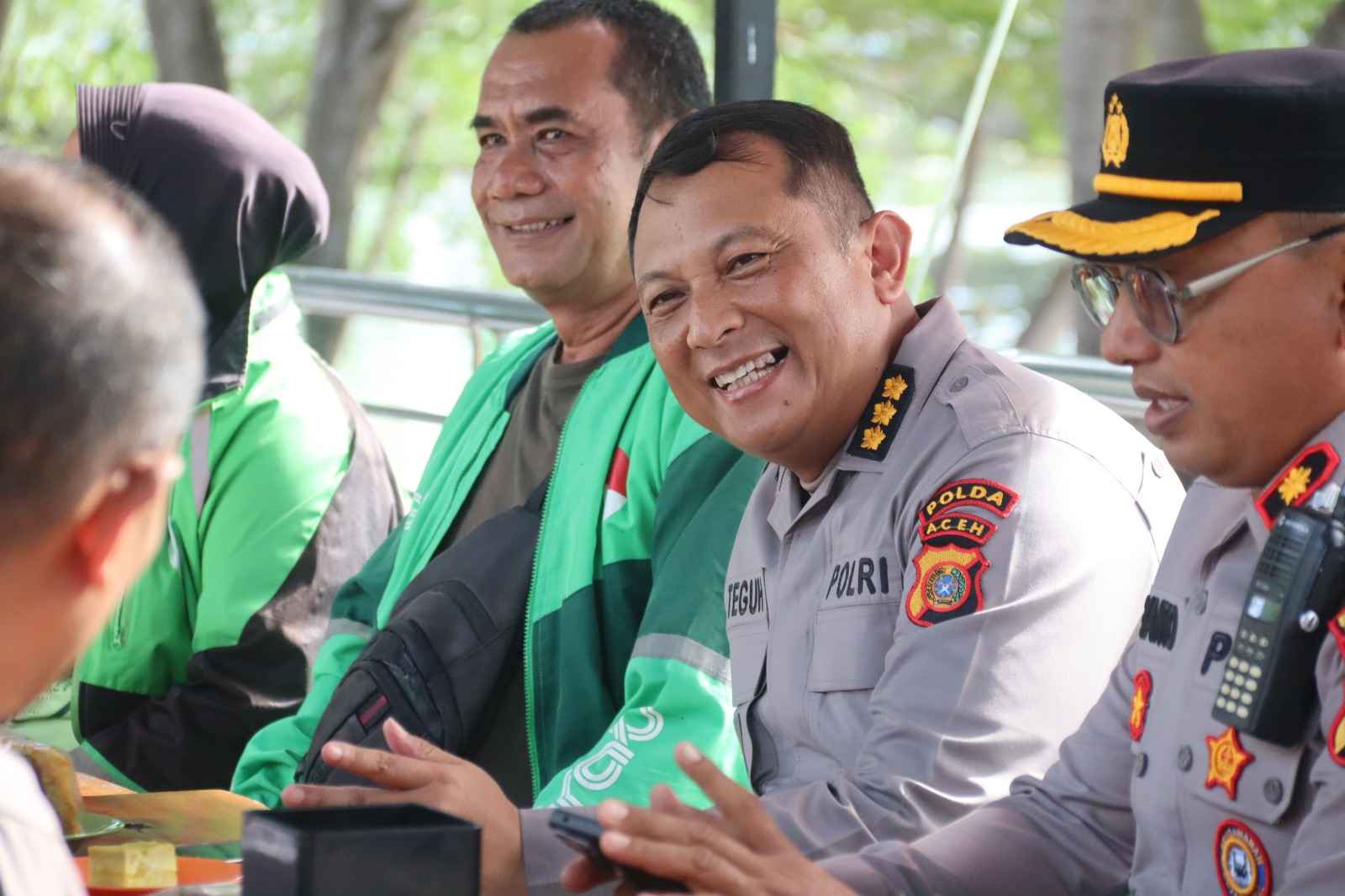 Silaturahmi Bersama Ojol, Kapolresta Banda Aceh Berikan Bantuan - Tribratanews Polresta Banda Aceh