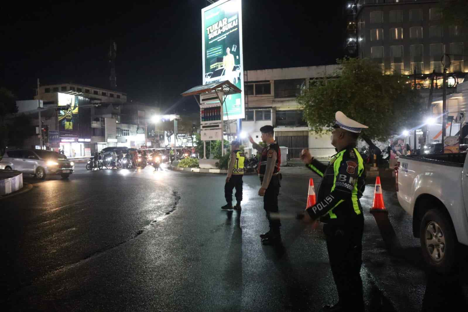 Polresta Banda Aceh Gelar Strong Point Malam, Atasi Kemacetan Saat Weekend - Tribratanews Polresta Banda Aceh