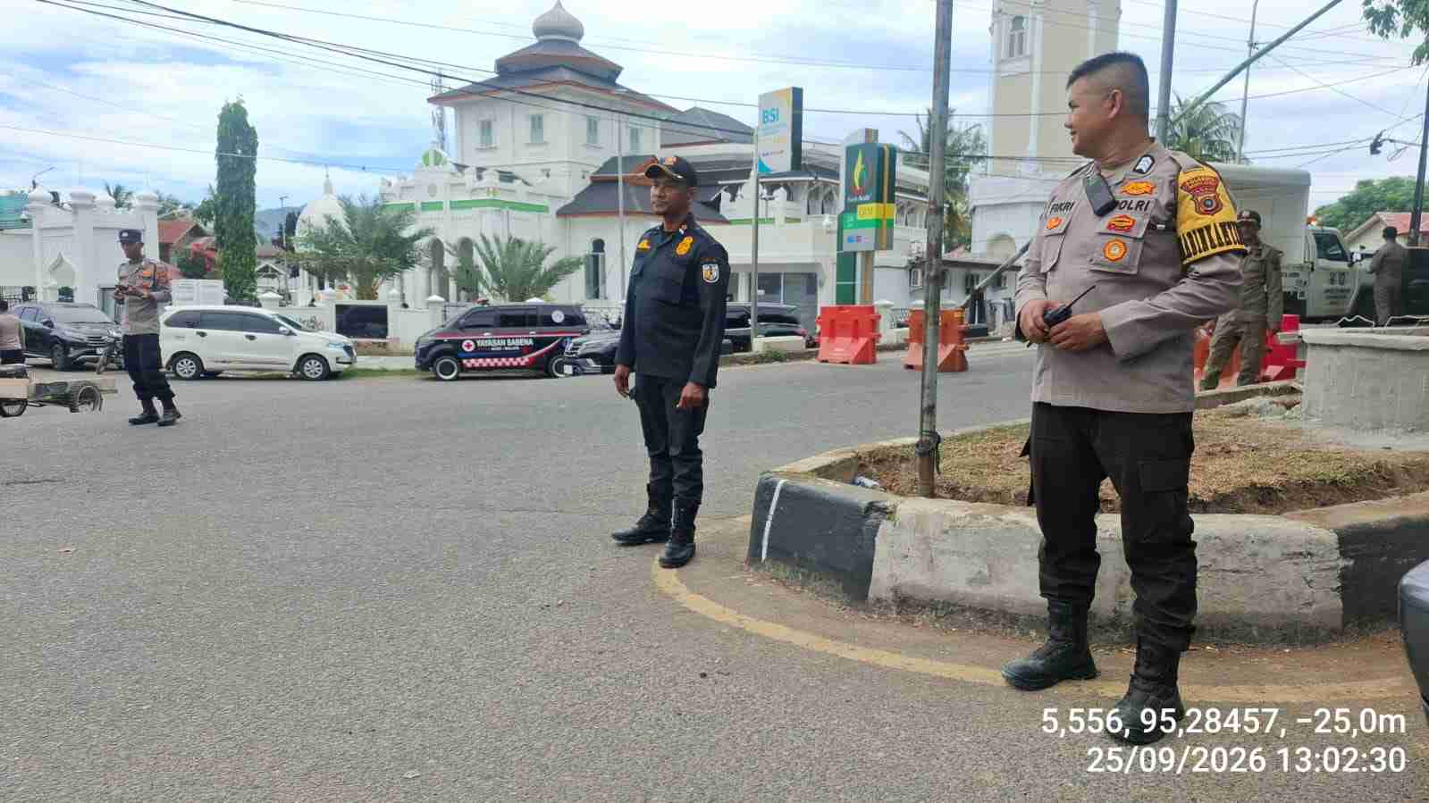 Jelang Salat Jumat, Polresta Banda Aceh dan Satpol PP-WH Patroli Cegah Balap Liar - Tribratanews Polresta Banda Aceh