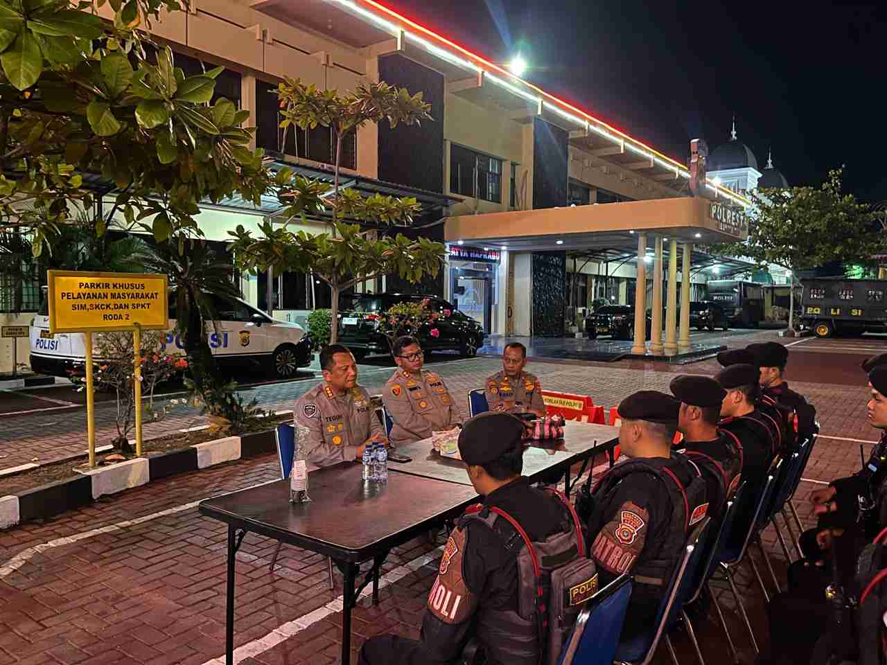 Sebelum Patroli, Kapolresta dan Wakapolresta Banda Aceh Beri Arahan kepada Personel - Tribratanews Polresta Banda Aceh