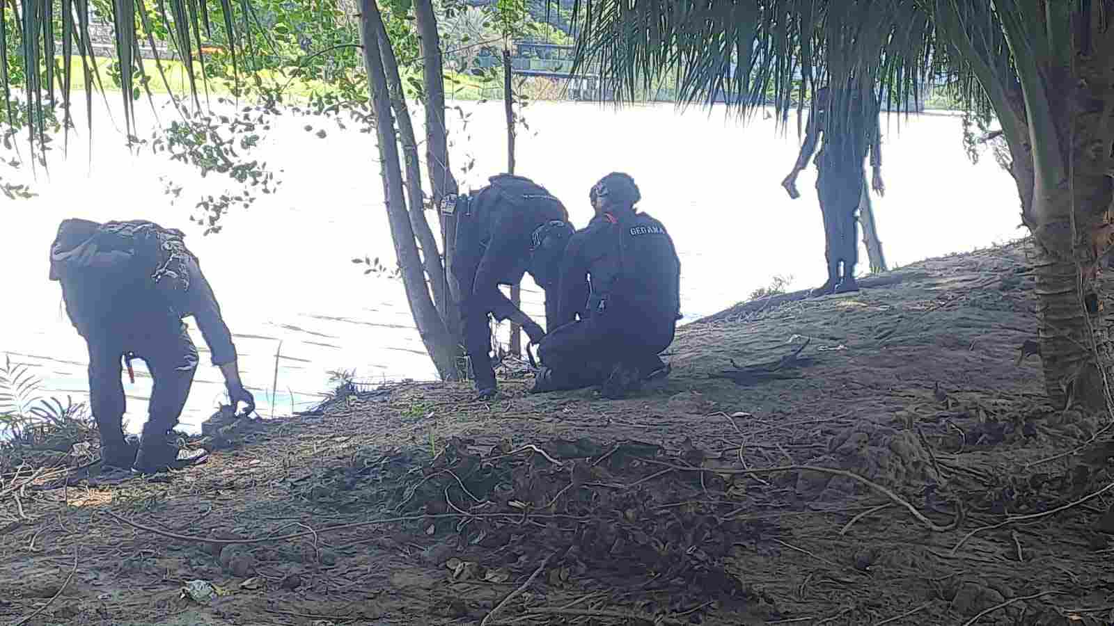 Unit Jibom Detasemen Gegana Satuan Brimob Polda Aceh Evakuasi Benda Diduga Bahan Peledak - Tribratanews Polresta Banda Aceh