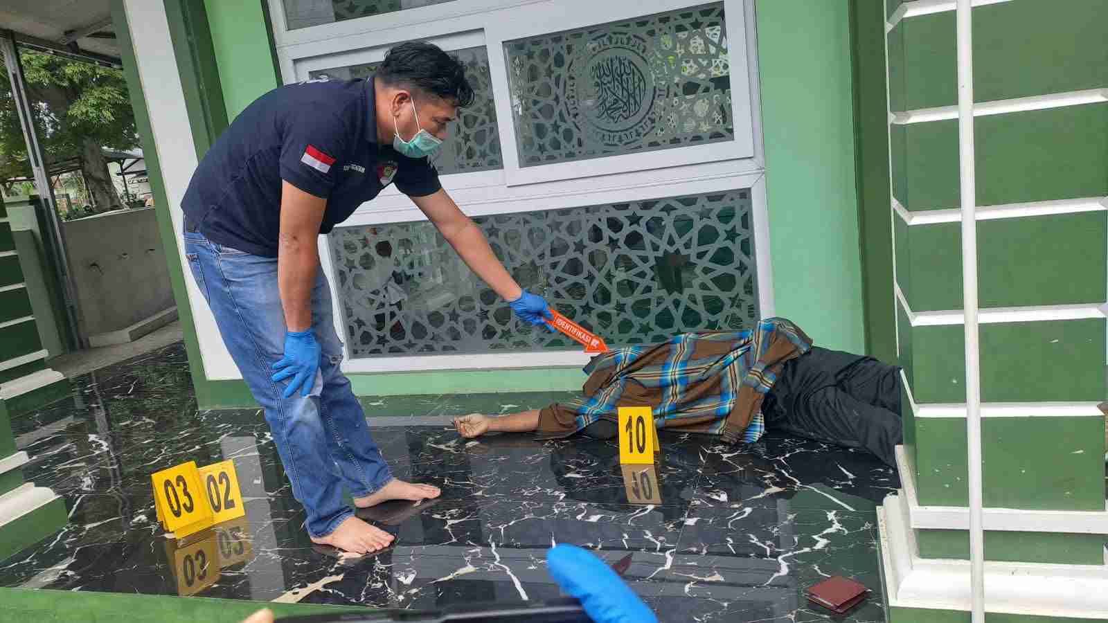 Tukang Parkir Ditemukan Meninggal Dunia di Teras Mushalla An-Nur Komplek Paldam IM - Tribratanews Polresta Banda Aceh