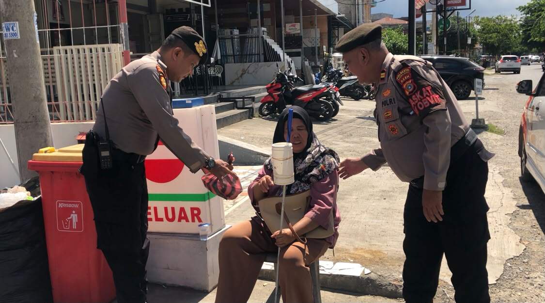 Satpamobvit Polresta Banda Aceh Gelar Jumat Berkah, Perkuat Kebersamaan dengan Masyarakat - Tribratanews Polresta Banda Aceh