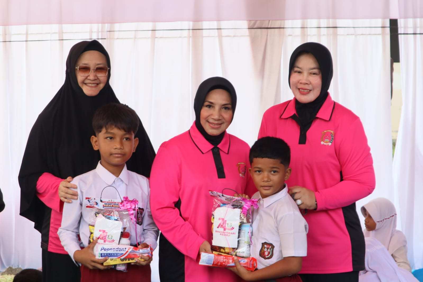 Sambut HKGB Ke-74, Bhayangkari Daerah Aceh Gelar Baktikes, Baksos Dan Kids Corner - Tribratanews Polresta Banda Aceh