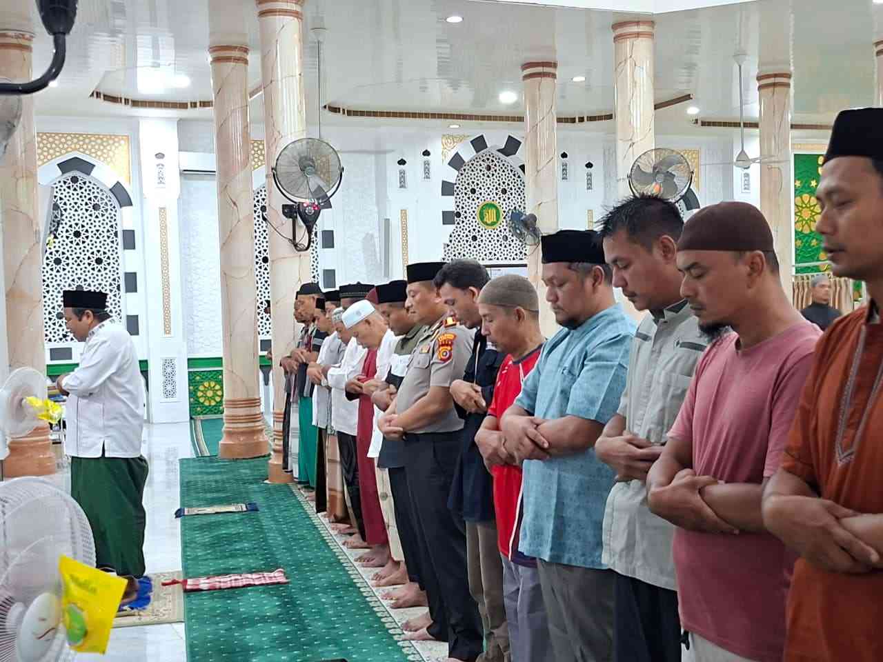 Kapolresta Banda Aceh Suling di Masjid Al-Munawwarah, Pererat Silaturahmi dan Serap Aspirasi Warga